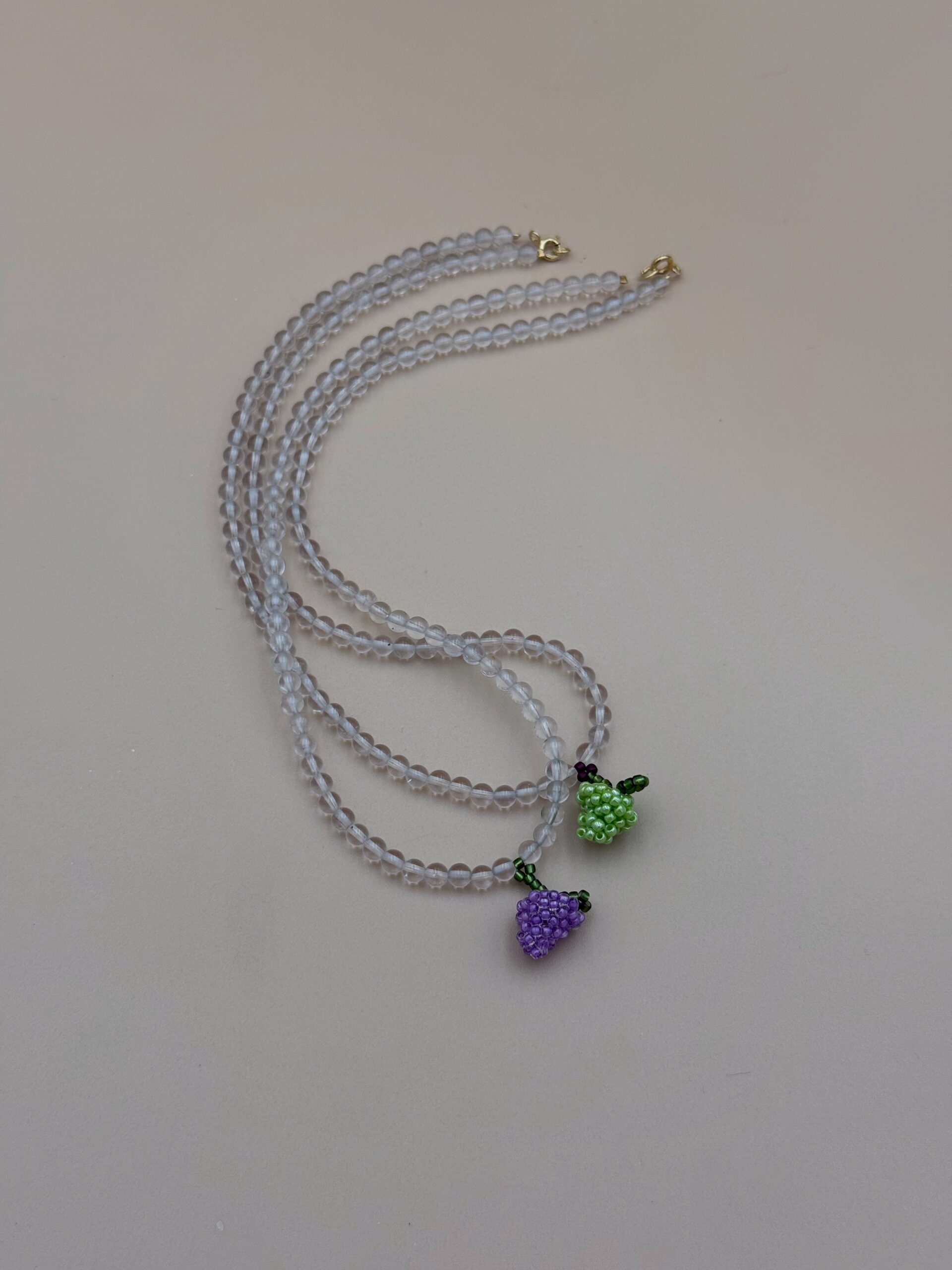 NASZYJNIK WINOGRONA NA KRYSZTALE GÓRSKIM FIOLETOWE