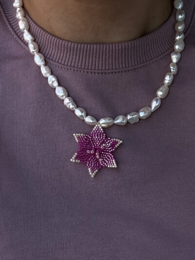 NASZYJNIK LILIA WODNA NA PERŁACH