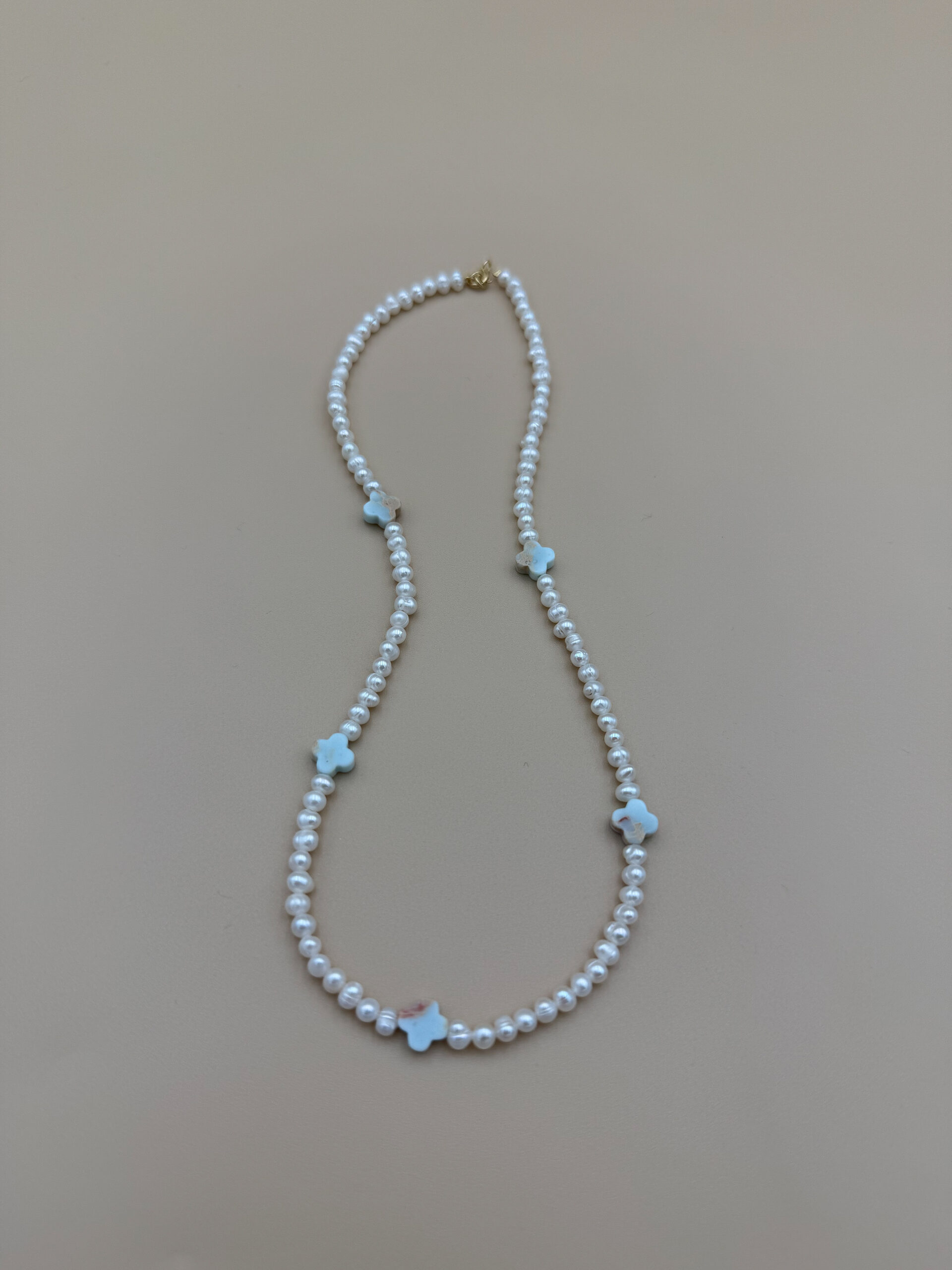 NASZYJNIK KONICZYNKI NA PERŁACH