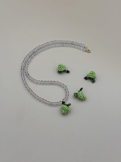 NASZYJNIK WINOGRONA NA KRYSZTALE GÓRSKIM ZIELONE