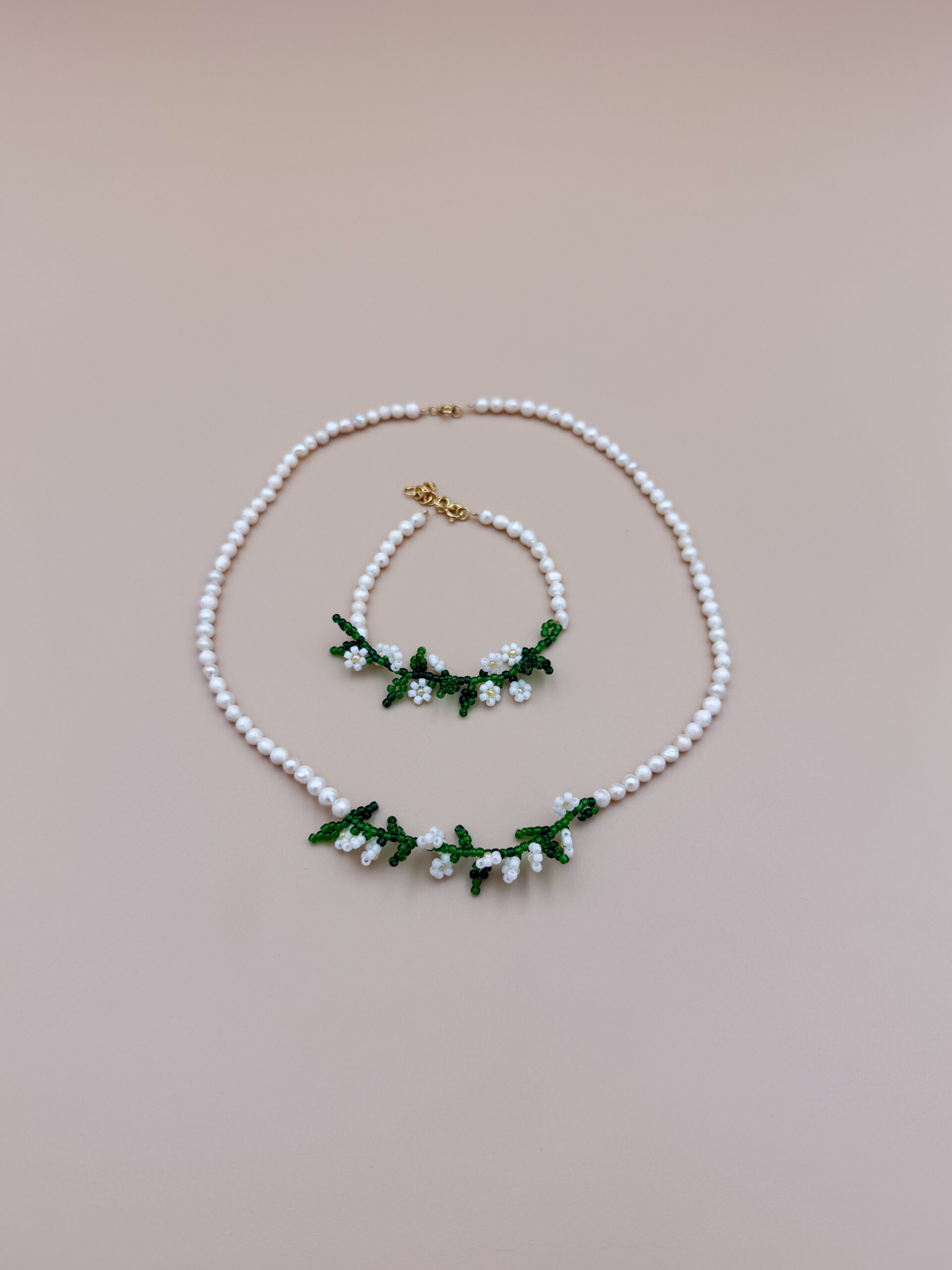 BRANSOLETKA STOKROTKI NA PERŁACH - obrazek 3