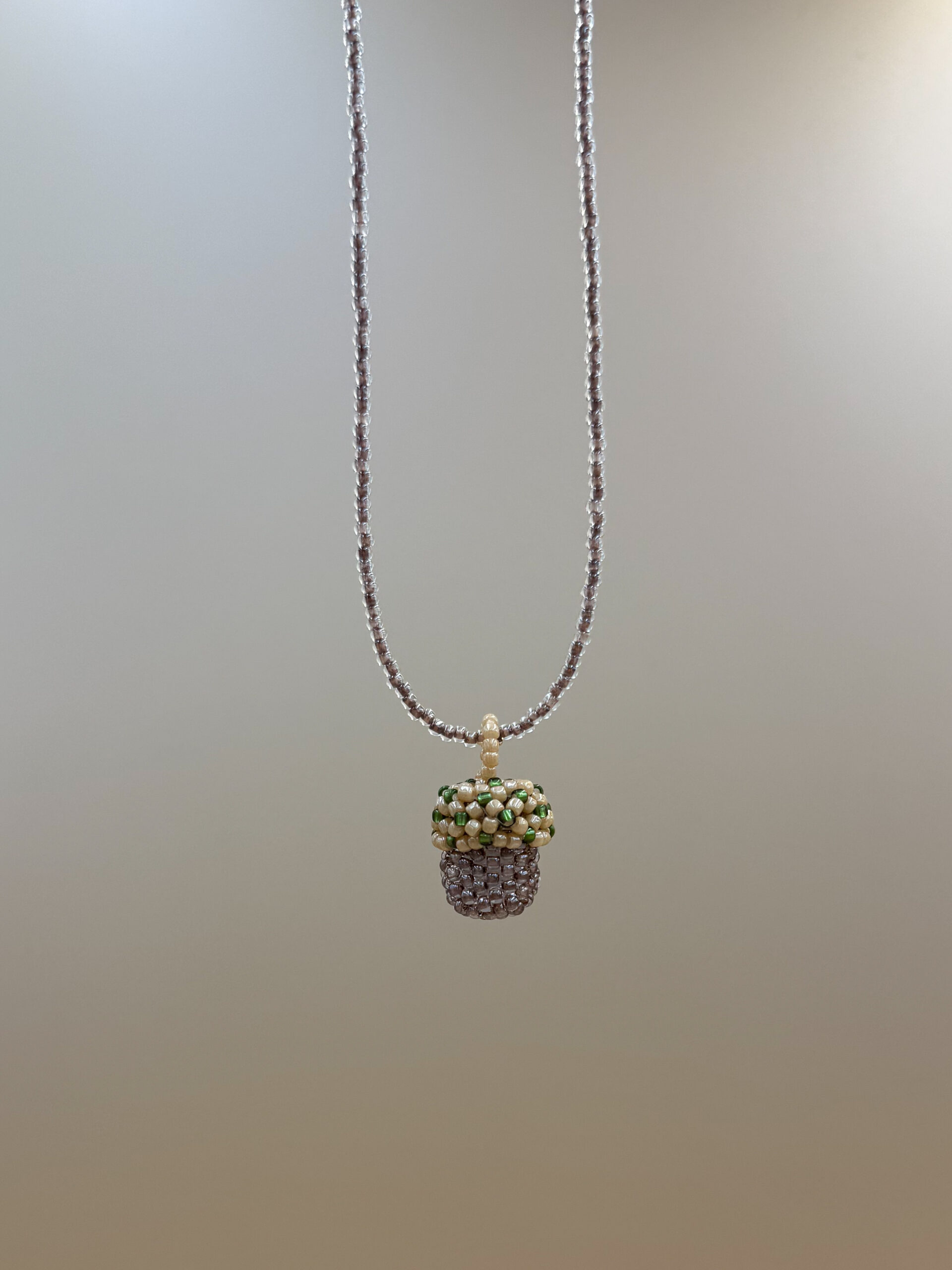 NASZYJNIK Z KORALIKOWYM ŻOŁĘDZIEM - obrazek 3