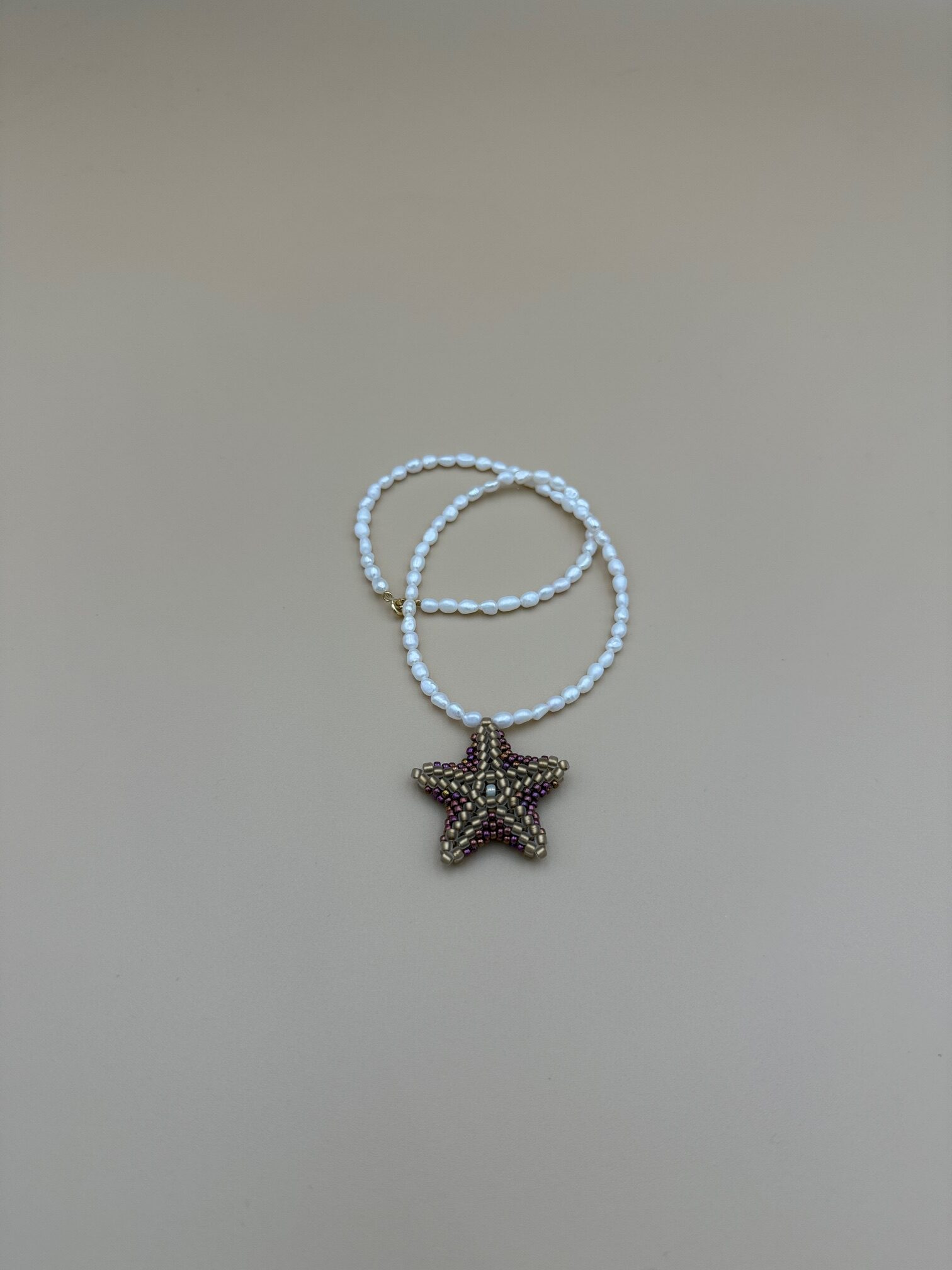 NASZYJNIK ROZGWIAZDA NA PERŁACH ZŁOTA