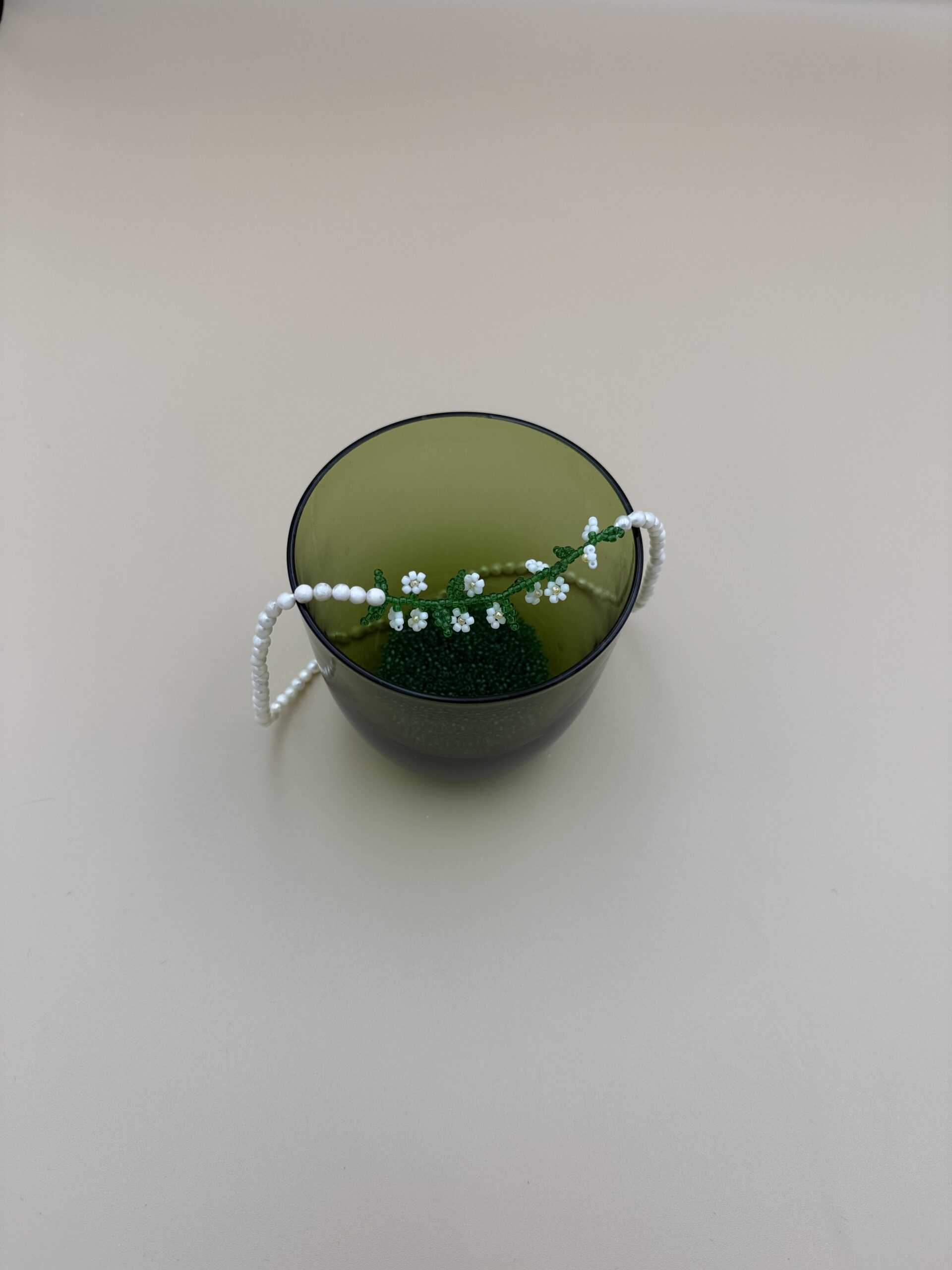 NASZYJNIK STOKROTKI NA PERŁACH - obrazek 4