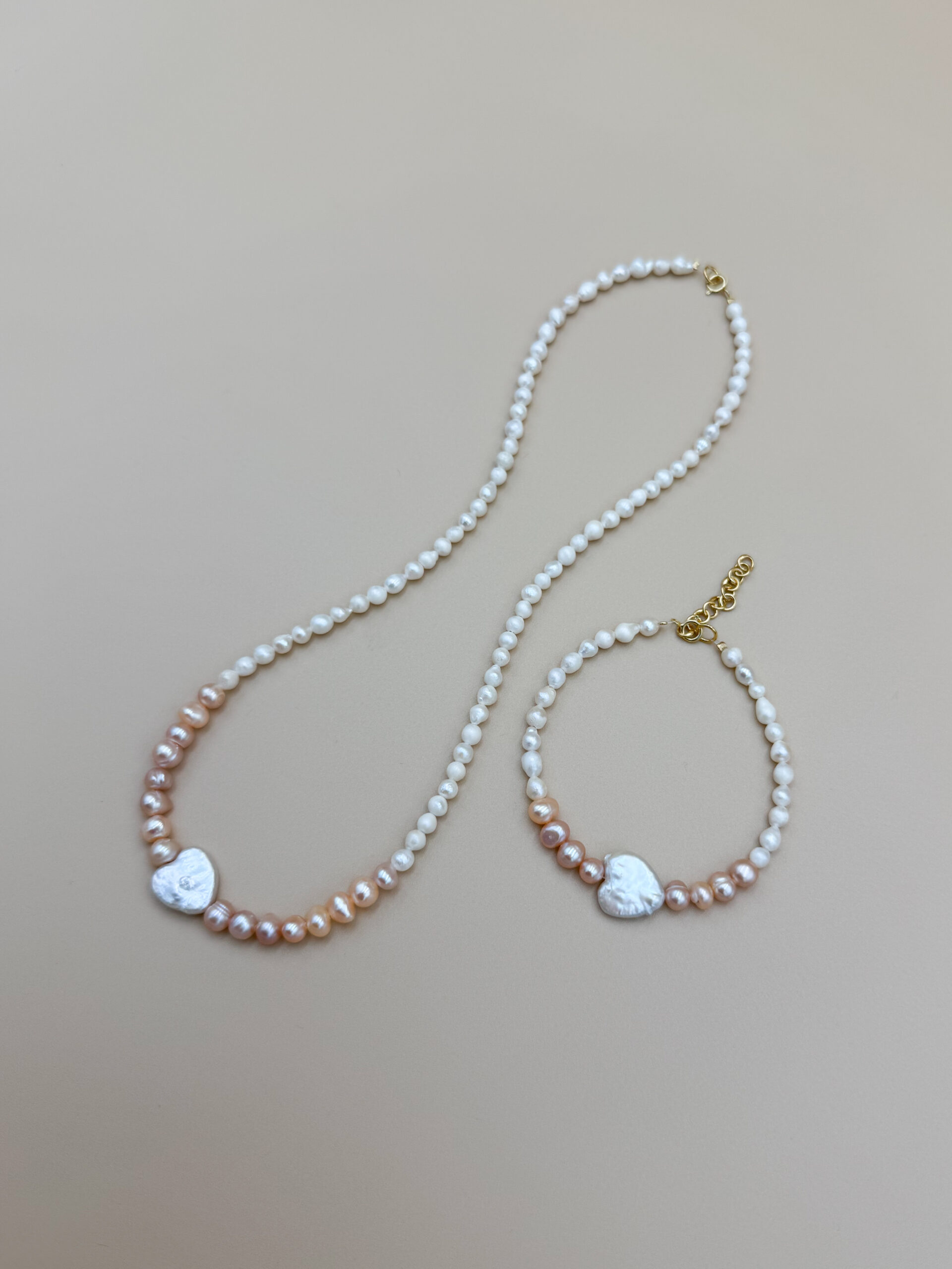 NASZYJNIK HAPPY LOVE NA PERŁACH