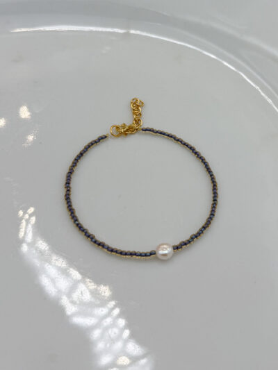 BRANSOLETKA PERŁA NA LILIOWYCH KORALIKACH