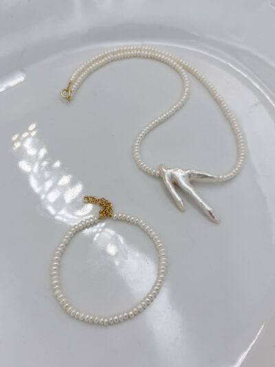 BRANSOLETKA Z PEREŁ MONETOWYCH