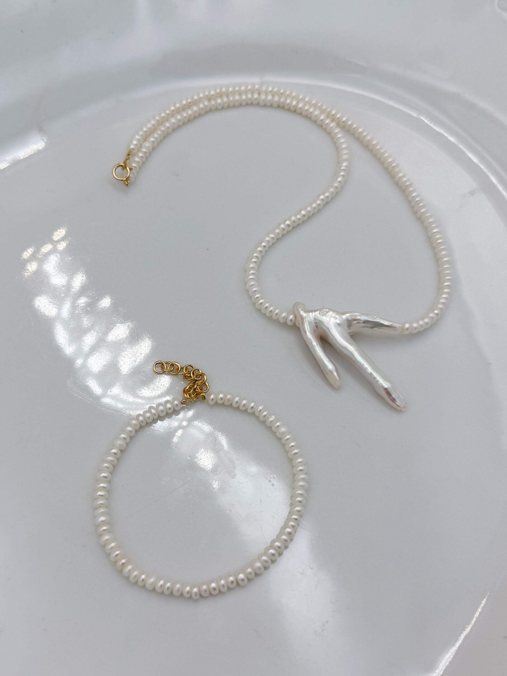 BRANSOLETKA Z PEREŁ MONETOWYCH - obrazek 2