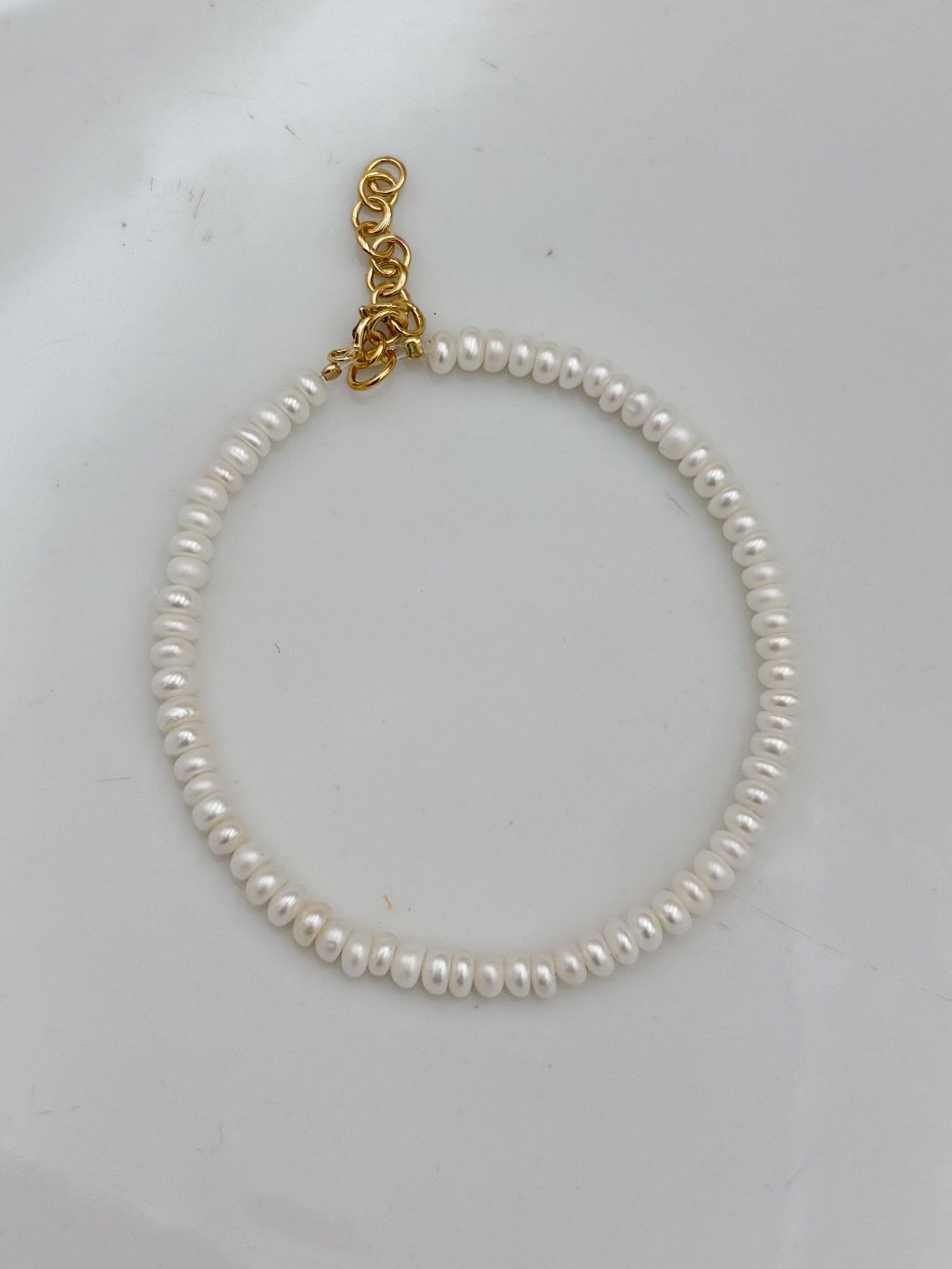 BRANSOLETKA Z PEREŁ MONETOWYCH