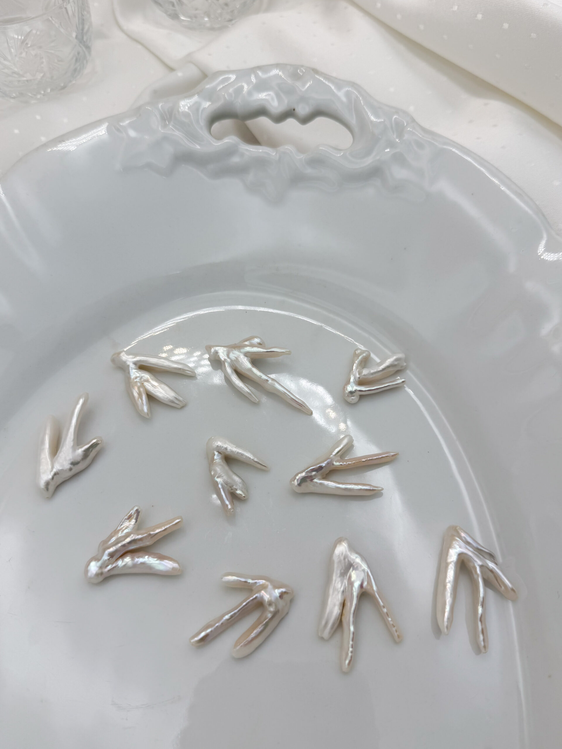 NASZYJNIK BAROKOWA PERŁOWA GAŁĄZKA NA PERŁACH MONETOWYCH - obrazek 6