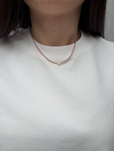 NASZYJNIK RÓŻA NA RÓŻOWYCH KORALIKACH