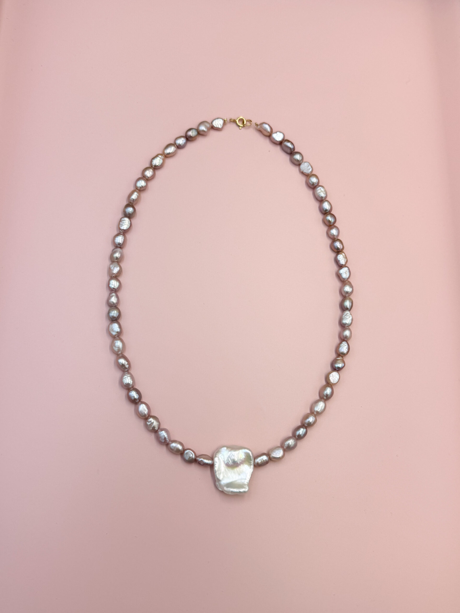 NASZYJNIK BAROKOWA TAFLA NA RÓŻOWYCH PERŁACH