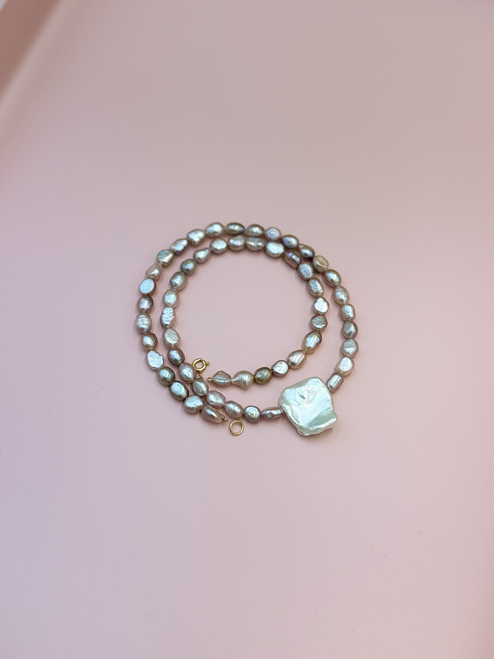 NASZYJNIK BAROKOWA TAFLA NA RÓŻOWYCH PERŁACH - obrazek 4