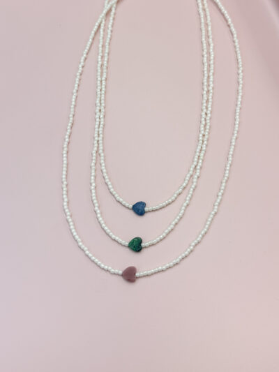 BRANSOLETKA MAŁE SERCE NA SZKLANYCH KORALIKACH PINK