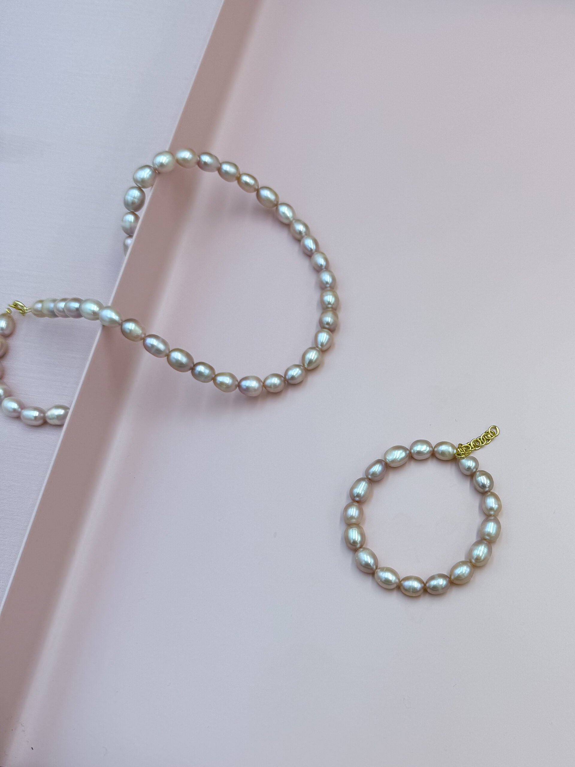 BRANSOLETKA DUŻE KLASYCZNE PERŁY ŁOSOSIOWO-RÓŻOWE - obrazek 2