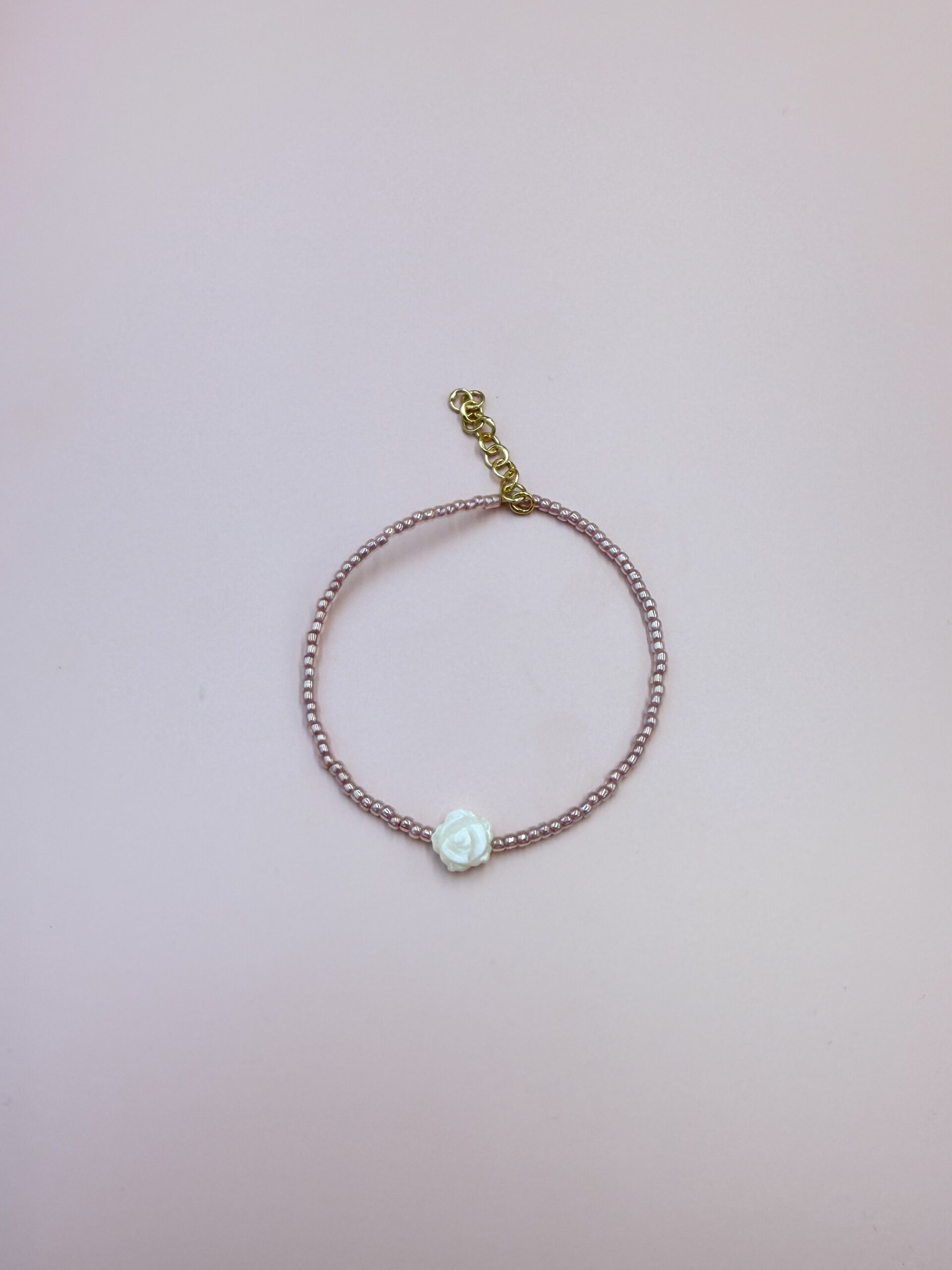 BRANSOLETKA RÓŻA NA RÓŻOWYCH KORALIKACH