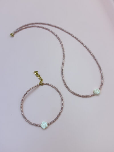 BRANSOLETKA RÓŻA NA RÓŻOWYCH KORALIKACH